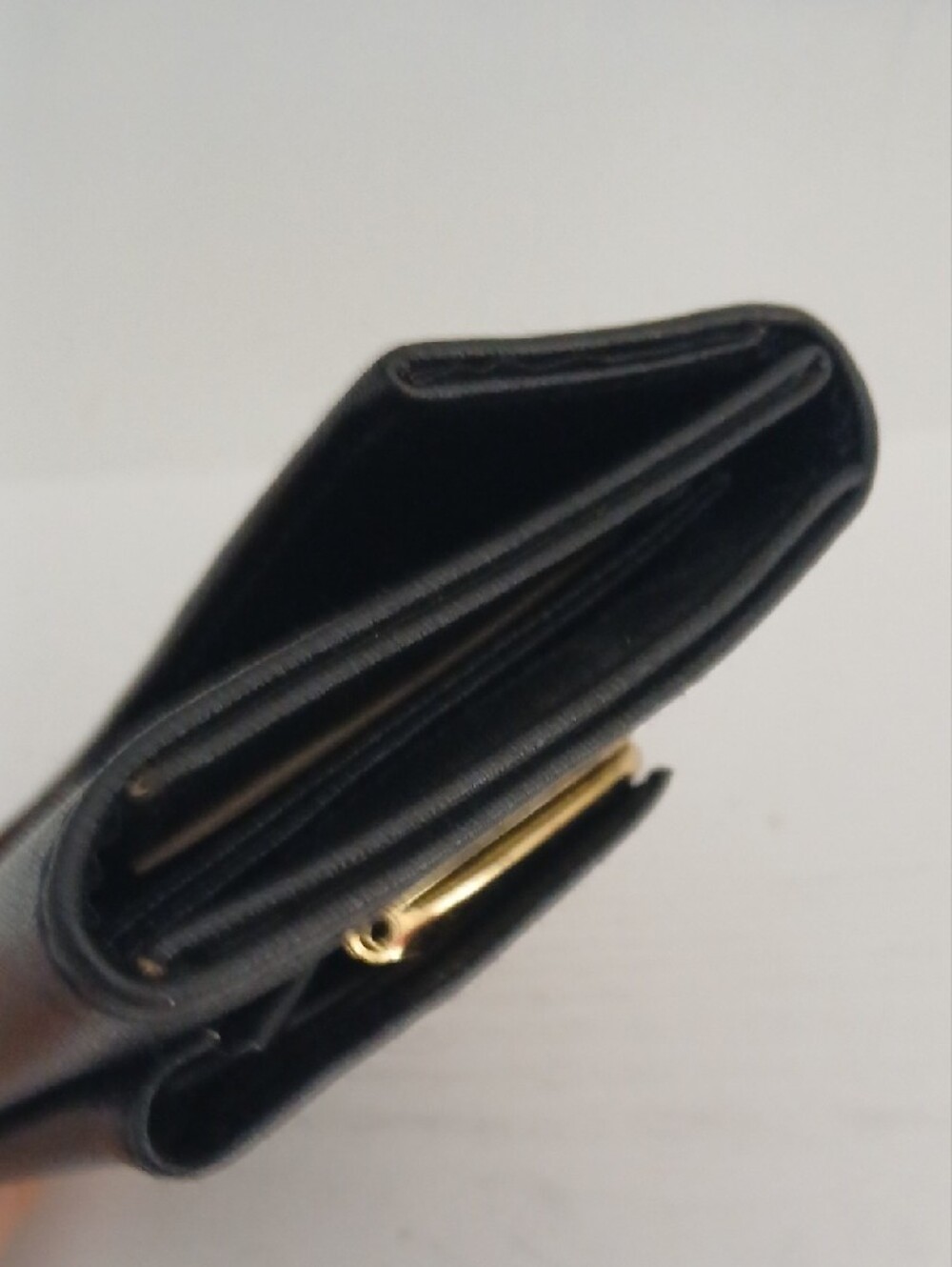 Classic Black Clutch Wallet With Kiss Lock And Memo Pad - Picture 6 of 6
